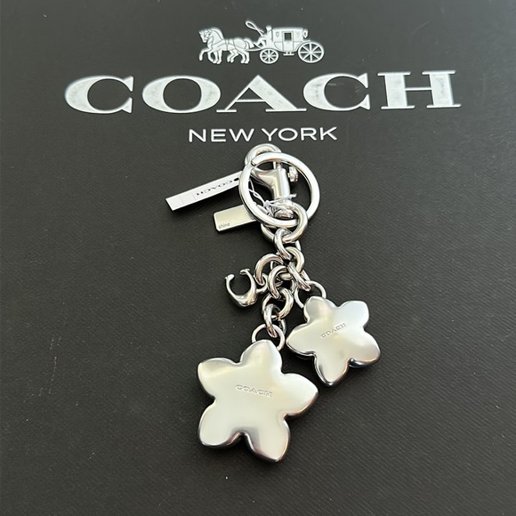 NWT Coach Flower Cluster Bag Charm Tea Rose Resin Keychain Handbag - Picture 6 of 7